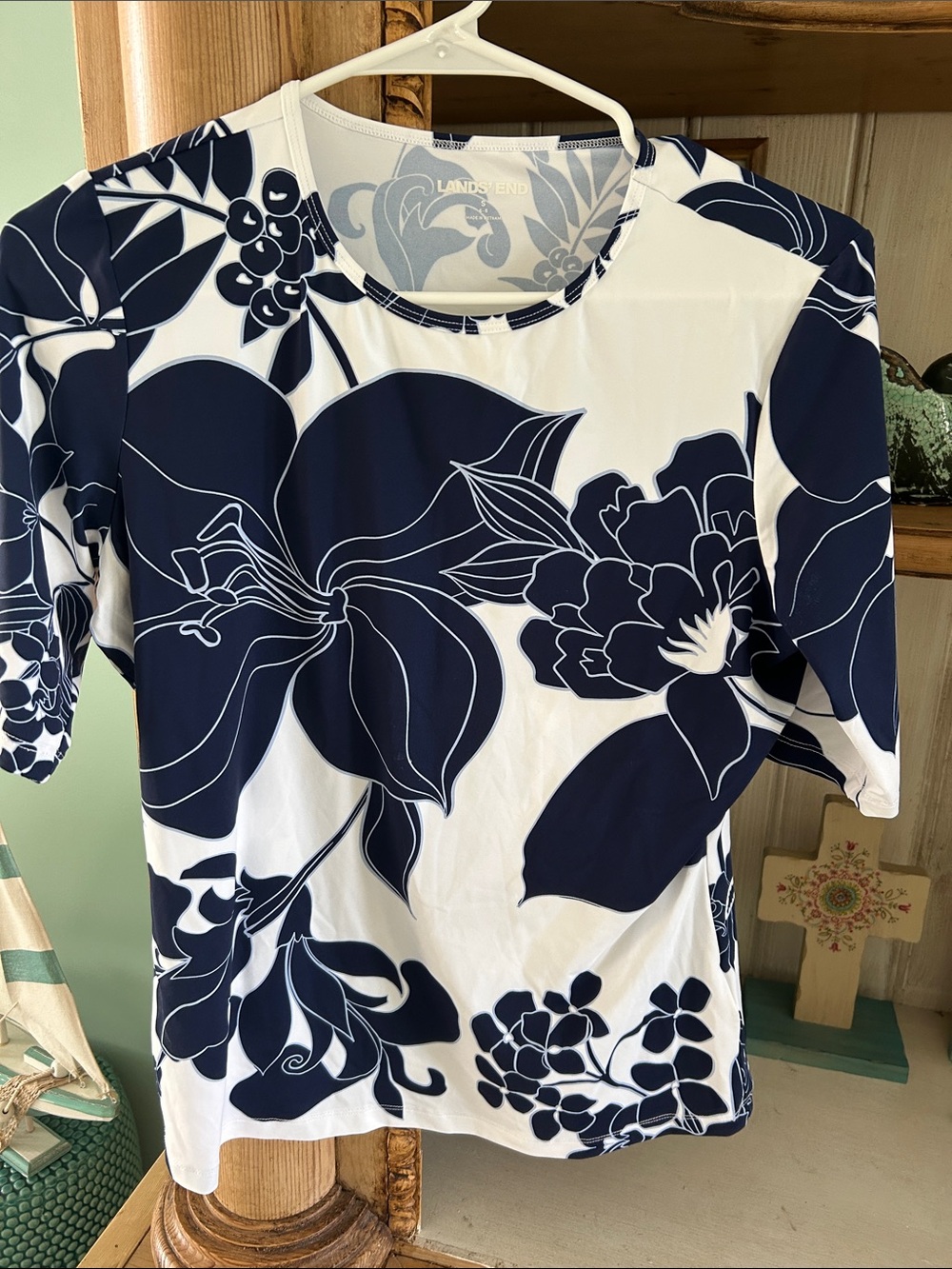 Lands' End Navy and White Floral Elbow Sleeve Rash guard EUC
